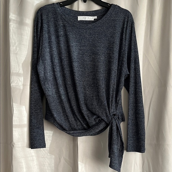 ASTR The Label Ribbed Tie Side Long Sleeve Top Navy Blue Size Medium - Picture 2 of 6